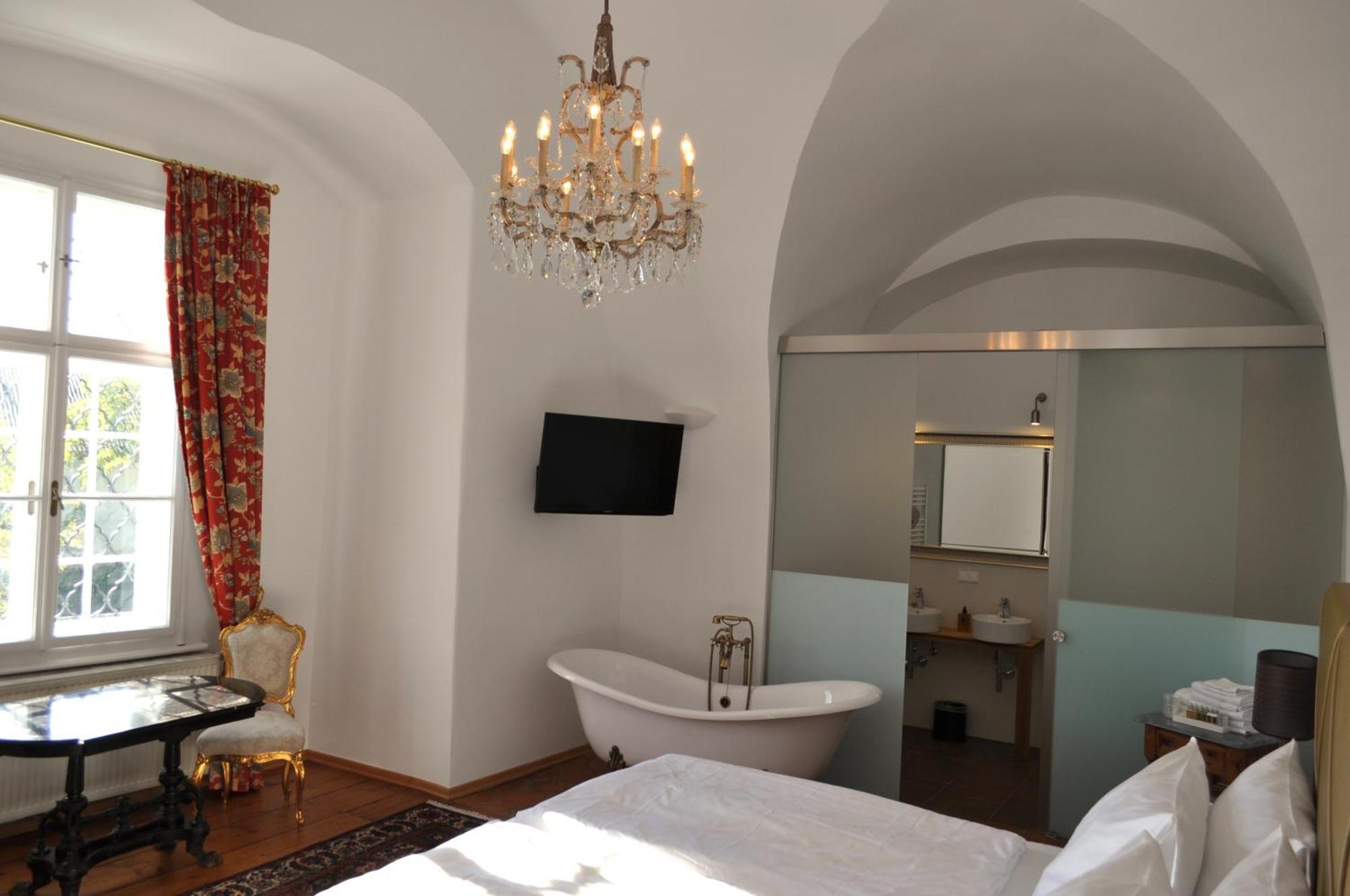 Schlosshotel Mailberg Екстериор снимка