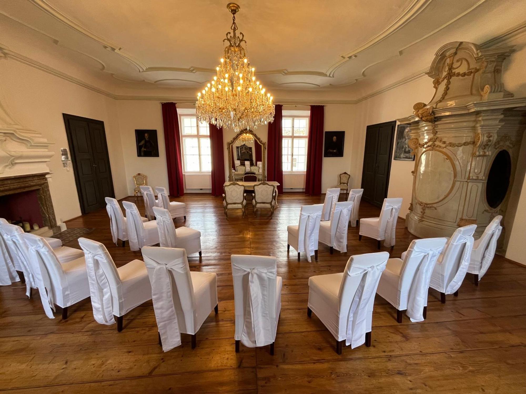 Schlosshotel Mailberg Екстериор снимка