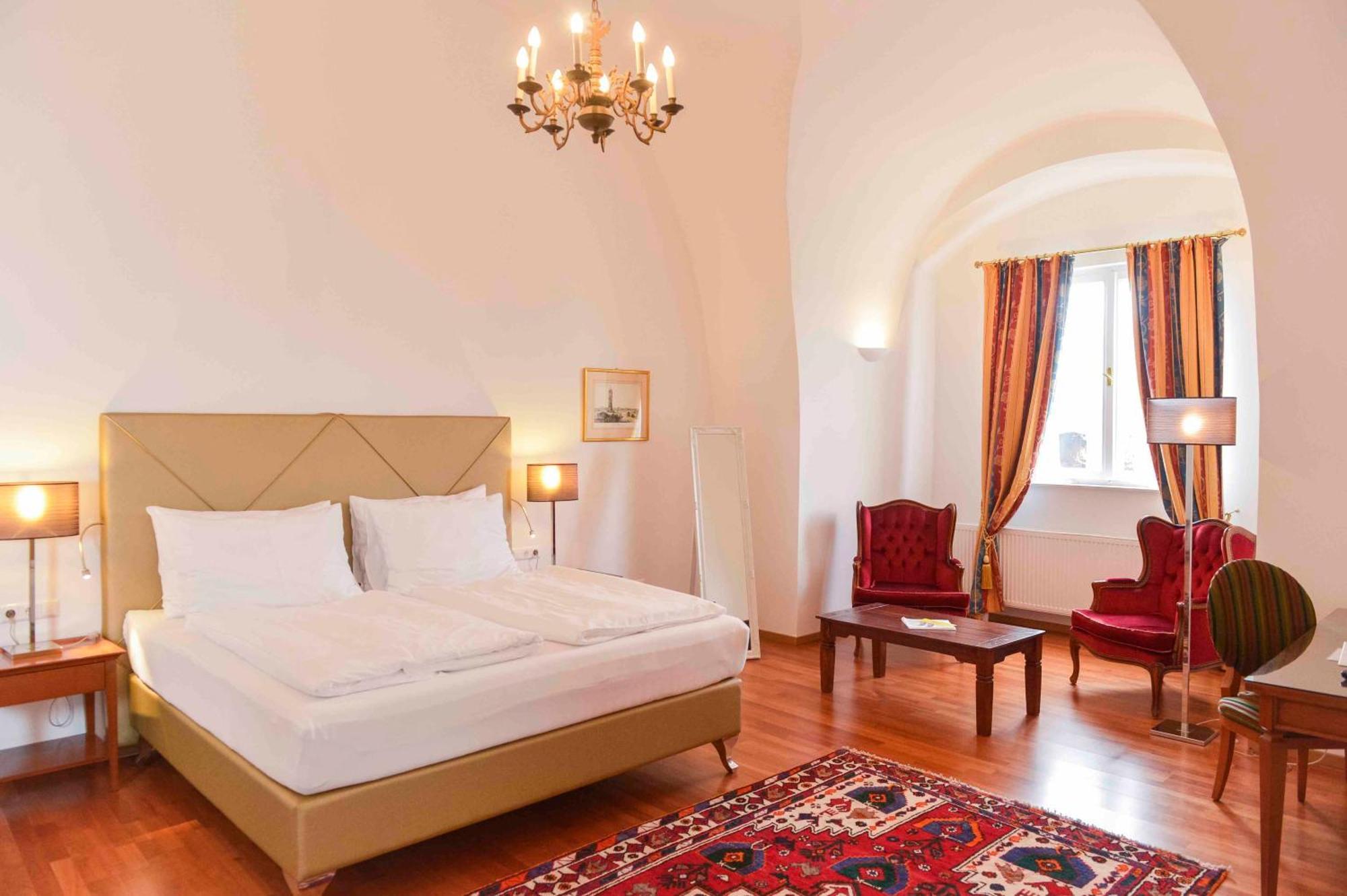 Schlosshotel Mailberg Екстериор снимка