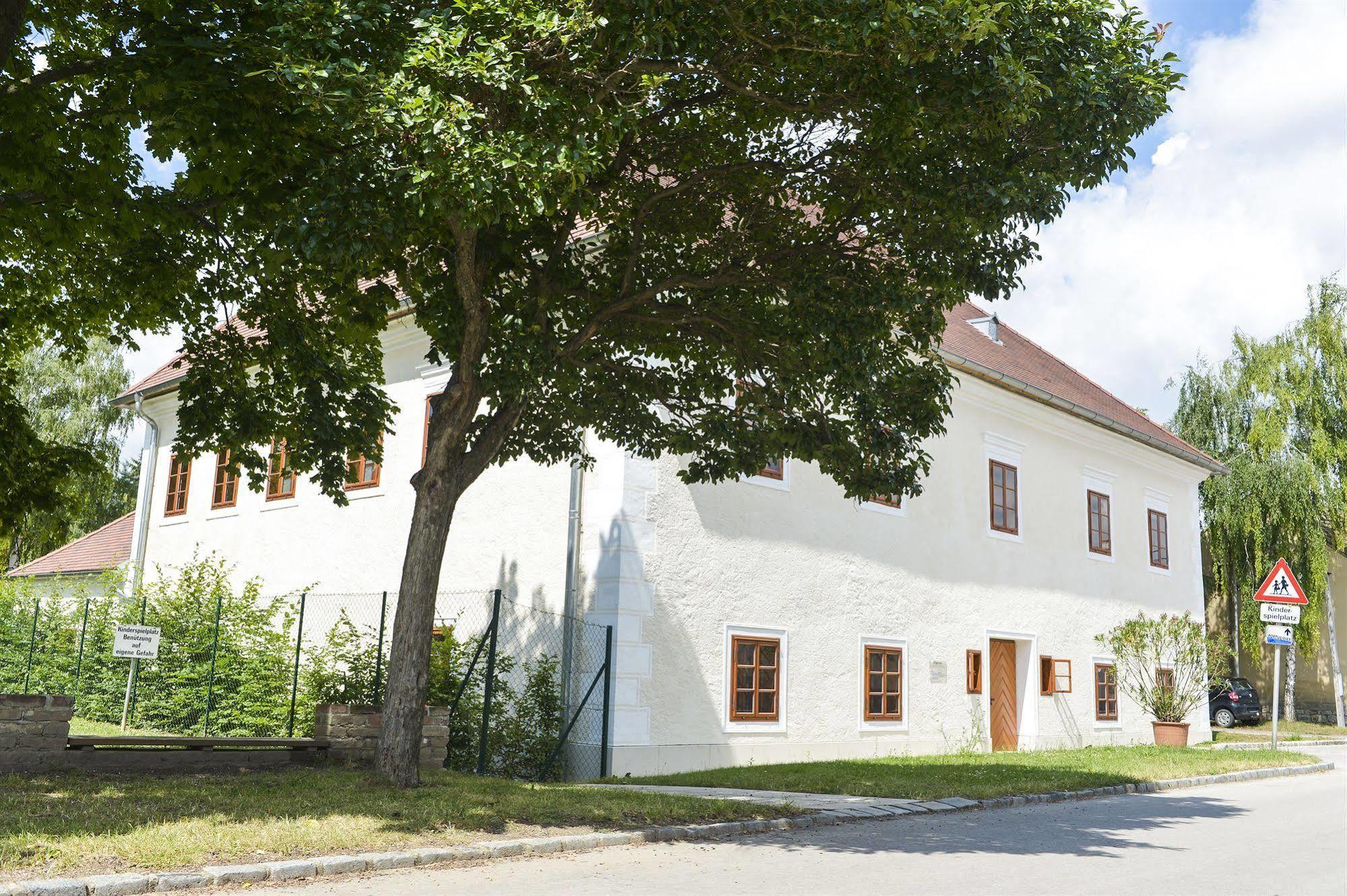 Schlosshotel Mailberg Екстериор снимка