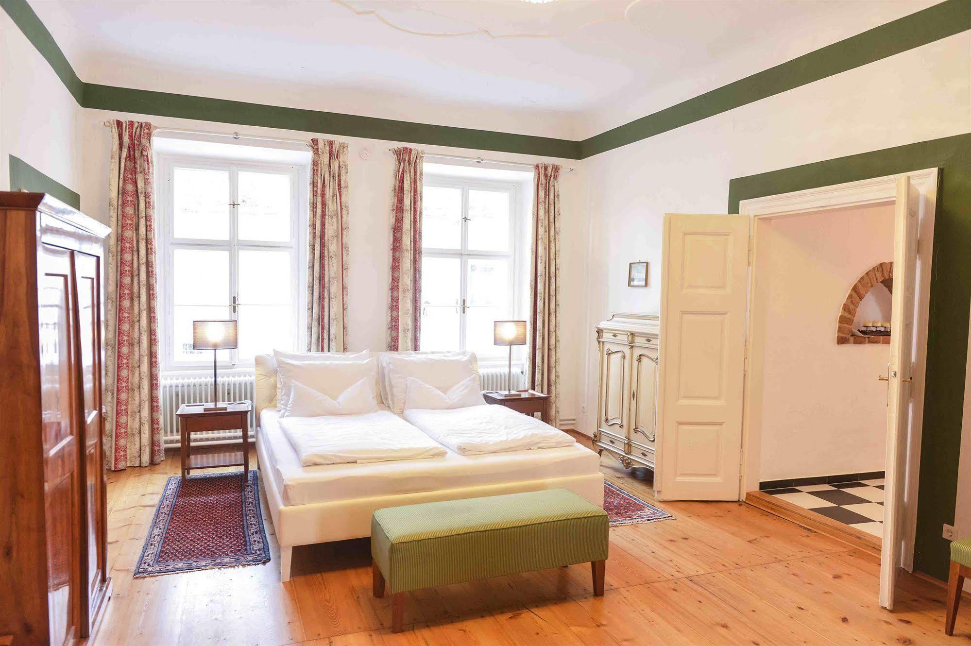 Schlosshotel Mailberg Екстериор снимка
